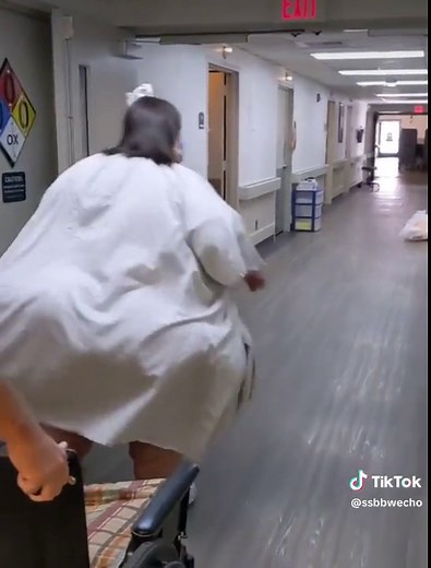 Walking Challenges of a 600 lbs Woman