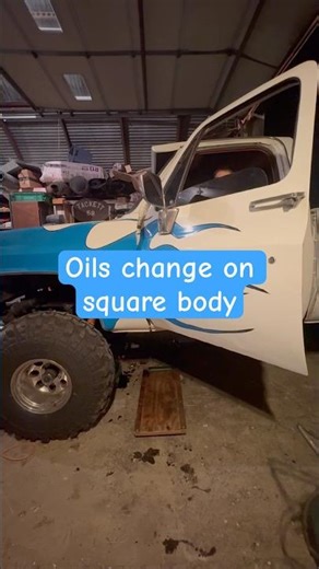 Oils change on the square body #automobile #mechanic #fyp #truck #squarebody