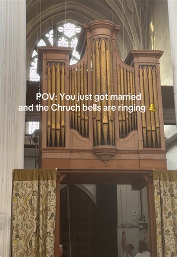 I loved hearing this a few weeks ago after singing at a Church Wedding Ceremony.. Nothing says ‘just married’ like the sound of Church wedding bells 🔔 ⛪️ Bellringing looks difficult but sounded great whilst the Bride and Groom celebrated with confetti 🎊 #churchwedding #churchbells #bellringing #realwedding #weddingbells