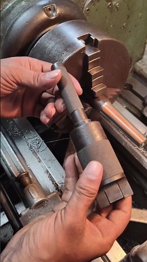 Applying a Morse Taper Gauge on a Lathe #machanical #shorts
