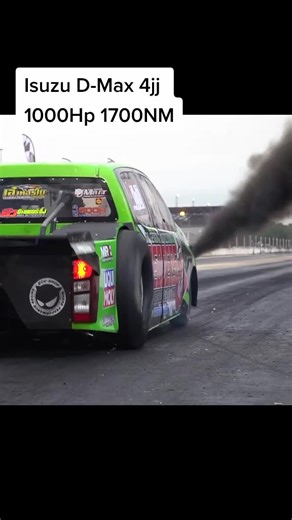 Isuzu D-Max Drag Racing in Thailand