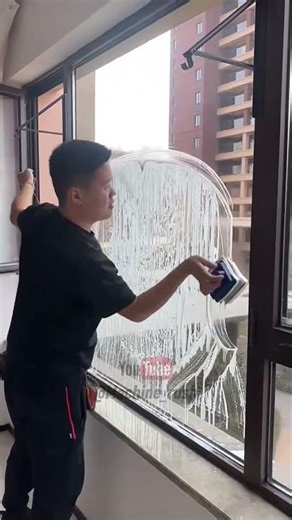 Satisfying Window Cleaning Technique for Crystal Clear Glass