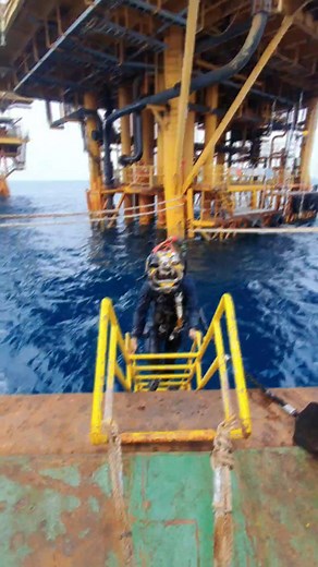 Exploring Life Underwater: A Dive into Commercial and Offshore Diving