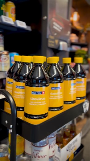 Skafferiet Malungsfors on Instagram: "🔥 SUPERNYHET I SKAFFERIET! 🔥 Nu kan vi äntligen säga att… vi har TÄNDVÄTSKA! 🙌 Perfekt för dig som vill göra upp en mysig höst- eller vinterbrasa, hålla liv i tunnan eller fixa eld i Saunan. ➡️ Tändvätskan säljs när butiken är bemannad ⬅️ Nu gör vi helgen och mörka november lite varmare och lite mysigare, välkommen! ✨ #malungsfors #lanthandel #öppet #dalarna #mys #utemat #grilla #brasa"