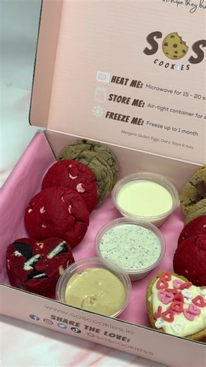 Our Valentine’s Box is LIVE 💕 This year we’re doing something a little different… what’s better than staying in on Valentine’s Day with a box of mini cookies and three dreamy dips? #soscookies #valentinesdaycookies #valentinesdaytreats #valentinesdaygift #valentinesday