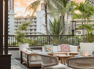 Tommy Bahama Bar - Rooftop Bar in Honolulu Hawaii