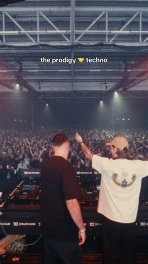 this remix 😮‍💨 #drumcode #adambeyer #drumsheds #techno #theprodigy @DRUMSHEDS @Bart Skils @Marco Faraone