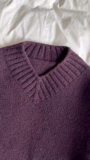 83K views · 489 reactions | Ud over en fremtrædende v-udskæring, har...