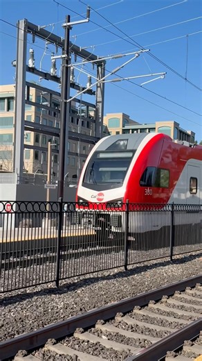 🚆 Southbound Caltrain Rolling into Sunnyvale Station