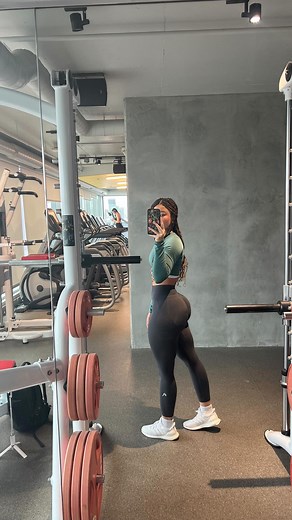 Alexus Learmann on Instagram: "BEGINNER LEG DAY Let me know if you try this 🫶🏽 WORKOUT DETAILS: Put in cute gym fit that make you confident. Im wearing @oneractive 🤍 link in bio to shop Tri-Set: 3 sets=repeat 3 times Below is 1 set -hip thrusts 5reps -kas glute bridges(shorter range of motion) 5 reps -hold 5 seconds Bench or Box squats -grab a weight ur comfortable with 3 sets of 12 reps Bulgarian split squats Just body weight 3 sets of 10-12 reps each leg Deficit reverse Lunges -grab a weigh