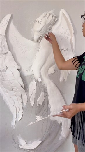 Relief art has the power to transform a flat surface into something alive — full of depth, texture, and emotion. In my workshops, I open the doors to this process so you can discover how to bring your own vision to life. It’s not just about learning a technique, it’s about experiencing the joy of creating something truly unique. 📍 Workshops take place in my studio in Holiday, Florida, with small groups for personalized guidance. 🎨 At the end, you’ll leave with your own artwork — a piece that c