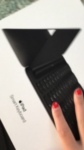 Where is how do you connect your smart keyboard to your iPad 👍 #fyp #fyp #fyp #fyp￼