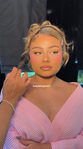 Azaryah Milan on Instagram: "glam for day 2 of @envsnfest 👛🪽 see yall in a wee xx glam: @dollface_glamour hair: @veronica.anahella"