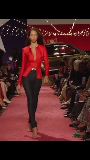 Model On The Runway on Instagram: "Yasmin Wijnaldum for Brandon Maxwell FW'19 #modeling#models#model#runway #supermodels #supermodel#fashionshow #fashion#moda#horsewalks#highfashion #catwalk#fashion#brandonmaxwell #nyfw#yasminwijnaldum"