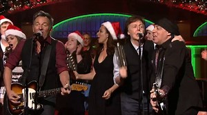 Bruce Springsteen & The E-Street Band (and Paul Mccartney) - Santa Claus Is Comin' To Town