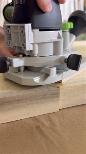 Nibbling the surface away with the Festool router