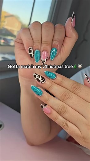 Cut my finger doing Christmas crafts I think idk 😅Anyways nails by the best! @Raquel