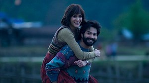 Apna Bana Le - Bhediya | Varun Dhawan, Kriti Sanon - Bollywood Hungama