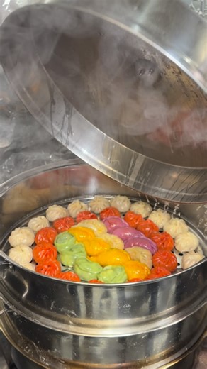 Mizan Siddiqui on Instagram: "Brampton has an all new MOMO place opening up and creating all the right kind of waves! @momoandco.official is doing what they do the best! 😍 . 50% off entire menu on 18th December 25% off entire menu from 19th to 21st December . Must try : Beetroot momo Paneer momo Chicken momo Mutton momo Chicken fried rice . 📍55 Montpelier St Unit H-104, Brampton, ON L6Y 6H4 . #dillikabhukkad #indiansincanada #canada #todotoronto #contentcreator"