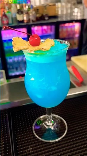 🔥Rewind the Classic🔥Blue Hawaii🔥😱 #trending #cocktail #drink #summerdrink