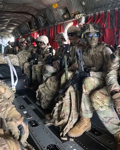 Amazing CH-47 Chinook Insertion Mission! 🚁🔥 | US Military News