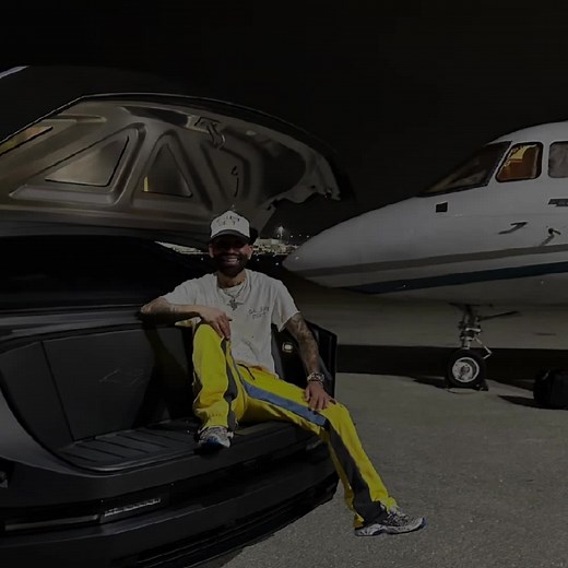 Flowhot - Arcangel Lyrics and Music Videos