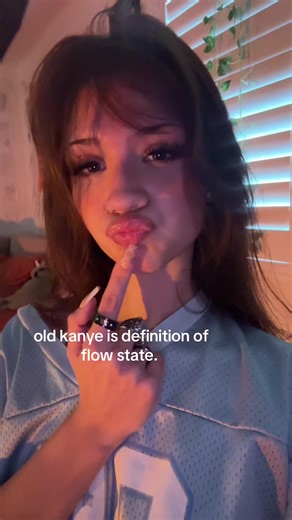 Gracie Lou (@graci3_lee)’s videos with Flashing Lights - Kanye West