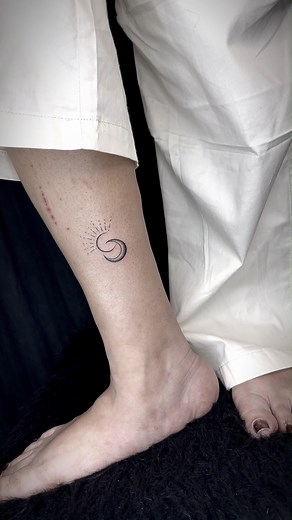 Discover the enchanting beauty of celestial art with our mesmerizing tiny sun and moon tattoo reels. ✨🌙⁣ Looking for a meaningful and stylish tattoo design? Look no further! Our tiny sun and moon tattoos are the perfect blend of elegance and symbolism. 🌞🌑⁣ Embrace the duality of life—the balance between light and darkness—with this captivating tattoo. Let it serve as a constant reminder that even in the darkest moments, there is always a glimmer of hope. 💫⁣ Join the trend and express your in