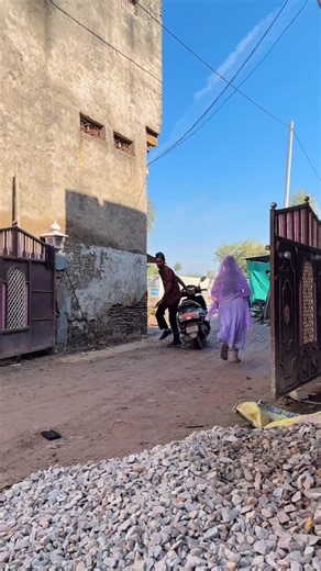 Sweetyvibes on Instagram: "Unexpected robbery😂 #funny #familygoals #funvibes #jokes #comedyjodi"