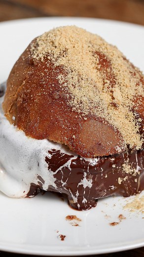 Danielle Cochran | THESALTYCOOKER®️ on Instagram: "S’mores Cinnamon Roll Sliders with Peanut Butter. Would you smash or pass? Ingredients-Serving 6 6 slider rolls (10 mini sliders) 3 tbsp butter, room temp 1/4 cup brown sugar 1 tsp cinnamon 6 tbsp marshmallow fluff 6 tbsp peanut butter 1/2 cup chocolate *1 tbsp crushed graham crackers for topping Preheat the oven to 400 degrees. You will want a baking dish that will keep the buns close together so they don’t slip and slide around the baking dish