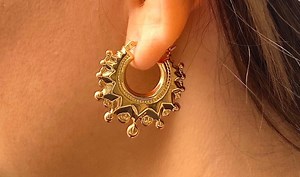 9ct Gold Creole Earrings. £99.99 Buy Now ➡️ bit.ly/CreoleEarrings Made From 9ct Gold. Weighing On Average 2 Grams. Dimensions 28mm By 28mm. Purchase In Store At Smiths Jewellers Nottingham. Onilne at www.smithsjewellery.co.uk | Smiths Jewellers Nottingham | Facebook