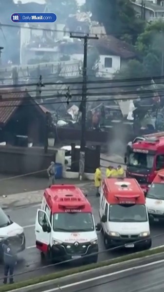 Local captures aftermath of plane crash in Brazilian tourist city