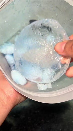 I fill my mold with my ice machine ❄️ #ice #asmr #frost #icemachine #crunchy