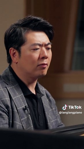 The Piano Battle playing Rush E with @Emilio Piano was so much fun! Let's go for another round: it’s your turn 👀 #DuetMe, stitch this, and show me your version… I’m ready to be impressed 🔥 #LangLang #PianoBook2