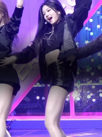 LE SSERAFIMの「FEARLESS」歌詞と和訳