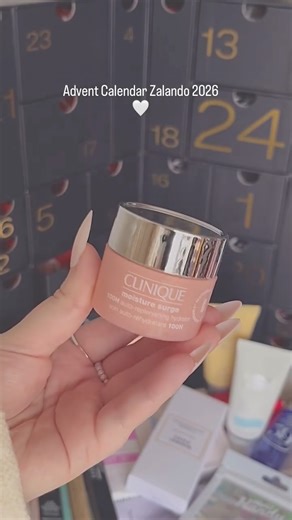 Frfr ☆‧₊˚🍓 soft aesthetic • vlogs on Instagram: "a little late… but I really wanted to share my Zalando advent calendar 2025 with you (๑˘ᵕ˘๑)🎀 this year I wasn’t really hunting for K-beauty/skincare advent calendars ✧ but inside oh this one i also found good Korean brands like @tirtir_global @haruharuwonder_official and @drjart , there’s a lovely variety of skincare, just a small touch of makeup, and I was really happy to see scented products too, very cozy and comforting ♡ I haven’t tried eve