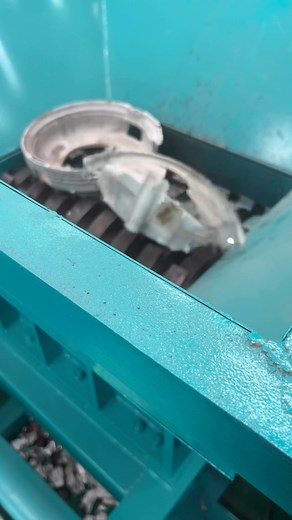 Dual-axis shredder, scrap metal recycling, plastic shredder, fabric shredder, domestic waste shredder, scrap crusher, metal shredder, Telegram WhatsApp: 8618539917909 The dual-shaft shredder brings unprecedented efficiency and power to the industrial crushing field with its revolutionary dual-shaft technology. This kind of powerful shredding and precise control equipment can convert industrial waste into recyclable resources and become a double-edged sword in the field of industrial crushing. It