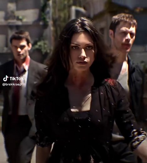 The Originals: Klaus and Hayley's Superior Walks