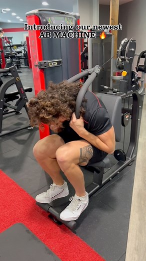 Introducing our newest MATRIX AB MACHINE with PT RYAN @matrixfitnessaustralia @strongbyshorty Making those dreaded ab exercises a little more enjoyable  Number 1 tip - SLOW & CONTROLLED, don’t rush this movement ✅ | World Gym Burleigh | Facebook