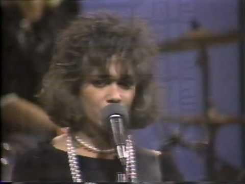 The Bangles "Hero Takes a Fall" (Live)