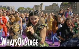 音乐剧《Six》在伦敦塔的快闪演出+合唱