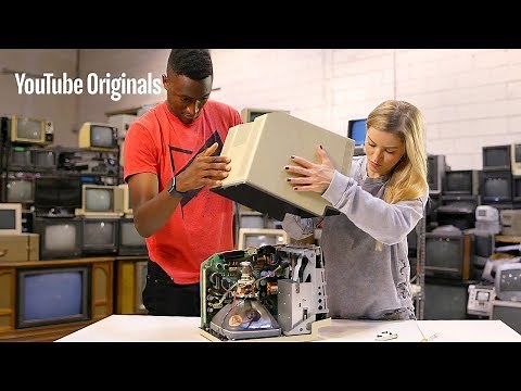 A look inside the original Macintosh