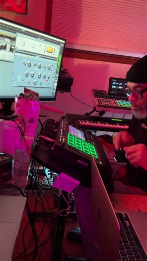 Was listening to dancehall all day yesterday and this sizzla came on. I was like 🤔 #djsterryo #producertok🎹 #mpclive3 #fyp #cookingbeats