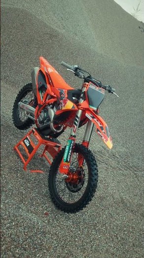 Factory looks, factory feel, it has to be the KTM 250 SX-F FACTORY EDITION