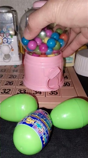 ASMR PLAYING CUTE GUMBALL CANDY MACHINE DISPENSER WITH LARGE GREEN CANDY TOY #shorts