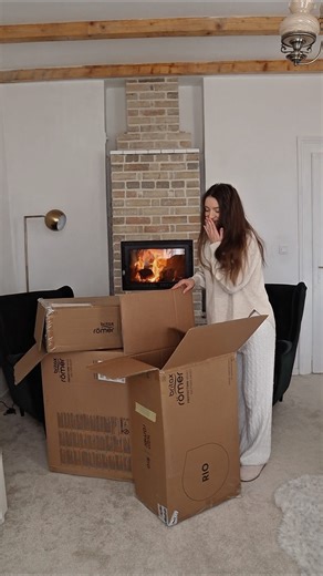 Nedelcu Alina on Instagram: "Termenul e tot mai aproape, bebe vine în curând și ne pregătim cu tot ce avem nevoie pentru venirea lui 🥹. Printre lucrurile esențiale se află și setul Britax Römer Rio ,disponibil la @adinishcom , un sistem 3 în 1 format din cărucior, landou și scoică auto, creat pentru a oferi confort și siguranță din primele zile ale bebelușului. Designul este modern și elegant, cu materiale de calitate și detalii atent lucrate. Cadrul este ușor, manevrabil și se pliază rapid, ia