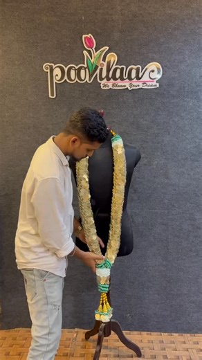 Poovilaa on Instagram: "Premium wedding garlands @poovilaa For bookings contact: Phone: 9585616539 Website: www.Poovilaa.in App : android &ios #trend #viral #flowers #florist #garland #décor #photography #event #happy #life #insta #instamood #tamilnadu #tamil #india #banglore #chennai #trichy #coimbatore #tiruppur #"