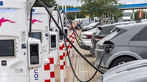 Elektroauto schnellladen: Experten ermitteln beste Stromer für die Langstrecke