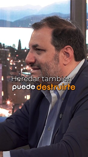4.6K views · 62 reactions | La verdadera HERENCIA no es solo el dinero, es el BALANCE y la disciplina que usaste para conseguirlo. La coherencia entre tu éxito empresarial y tu vida personal es lo que evita la "condena familiar". Asegura un legado de prosperidad y disciplina. Escribe ESCALA para tener acceso al curso gratuito que te enseña a integrar tu negocio y tu vida con total coherencia. . #éxito #empresa #lideres | Daniel Marcos - Capital Emprendedor | Facebook