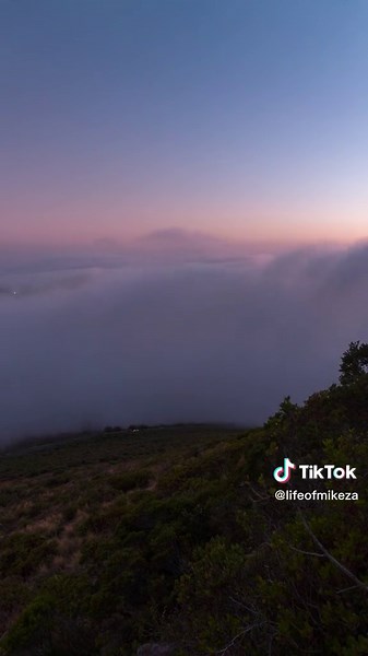 Mesmerizing Timelapse: Low Cloud ''Tsunami'' over Cape Town